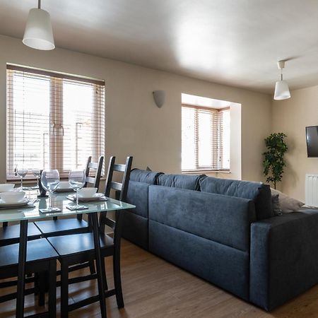 Spacious 2Br Flat - 2 Free Parking Spaces - Near Lgw Airport Crawley  Bagian luar foto