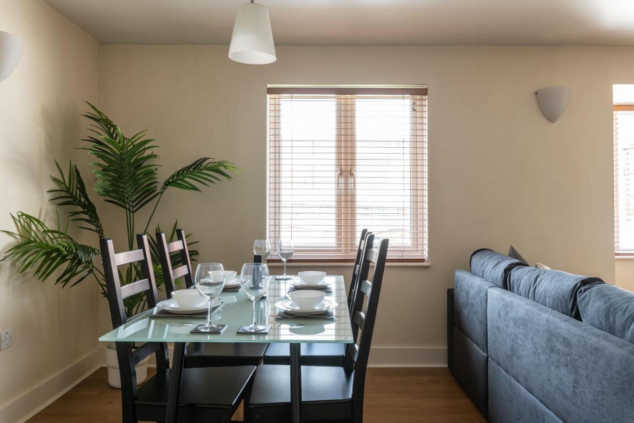 Spacious 2Br Flat - 2 Free Parking Spaces - Near Lgw Airport Crawley  Bagian luar foto